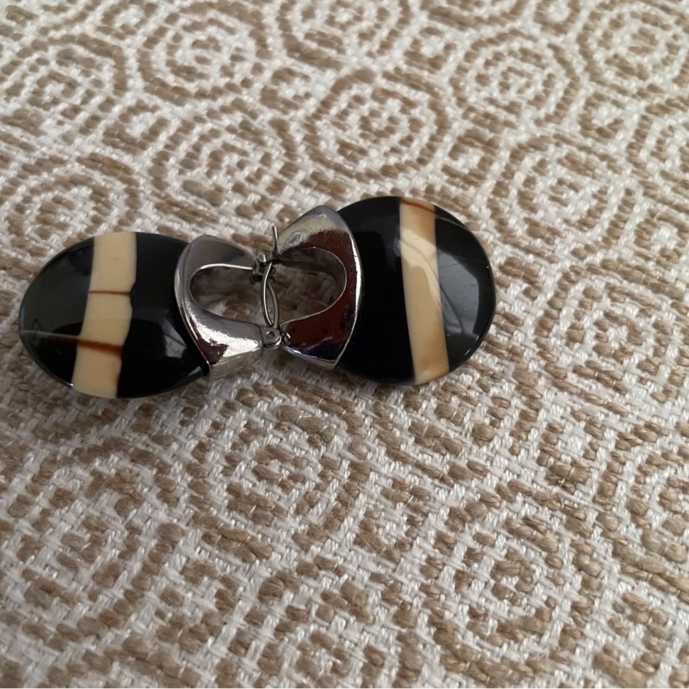 Earrings - Picture 11 of 13